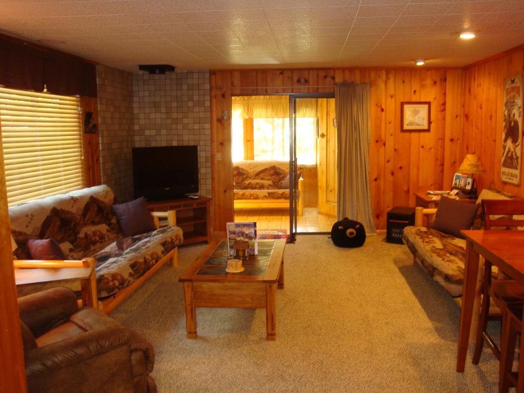 Yellowstone Wildlife Cabins West Yellowstone Eksteriør billede