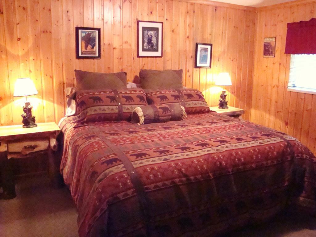 Yellowstone Wildlife Cabins West Yellowstone Eksteriør billede
