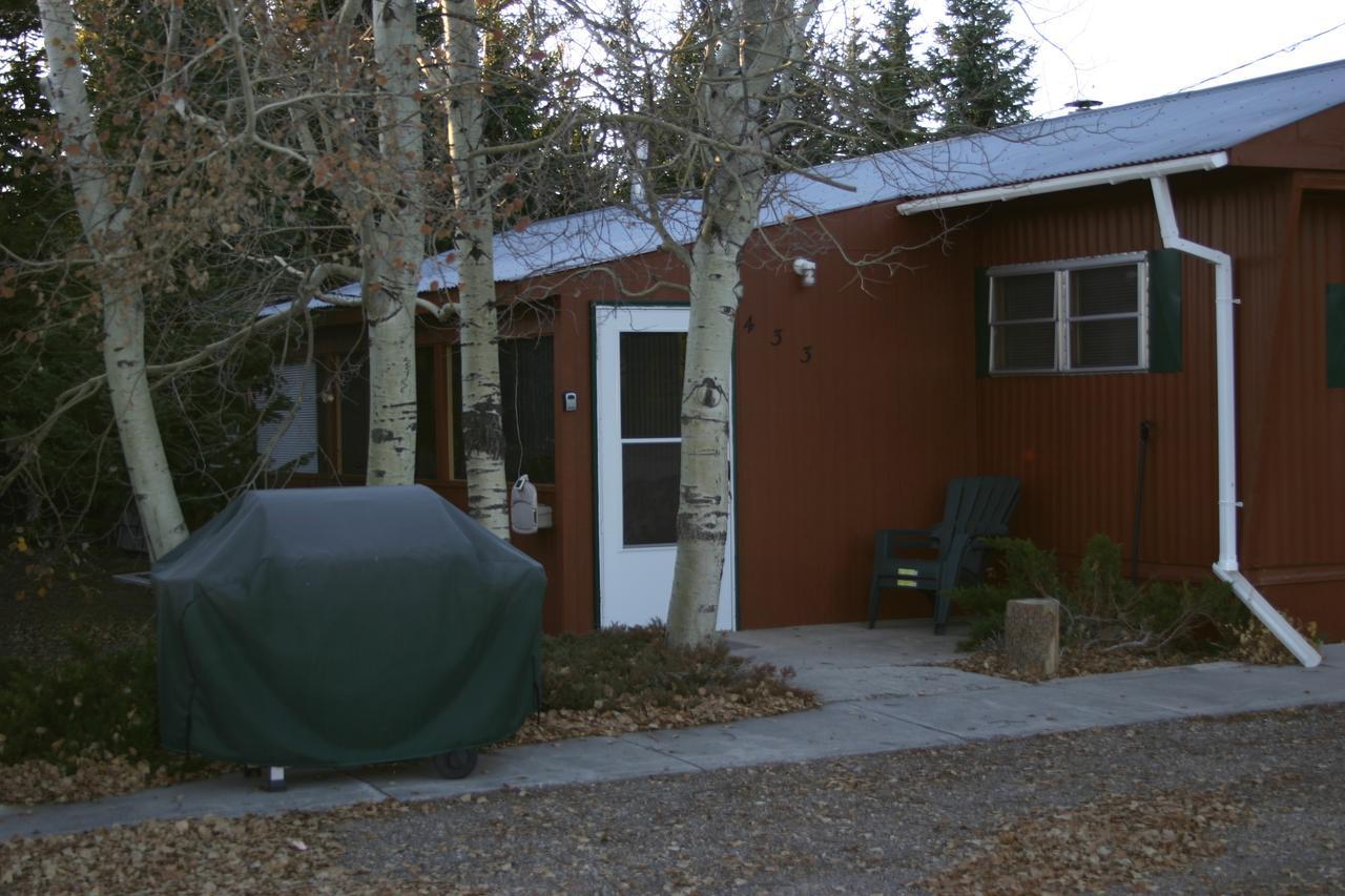 Yellowstone Wildlife Cabins West Yellowstone Eksteriør billede